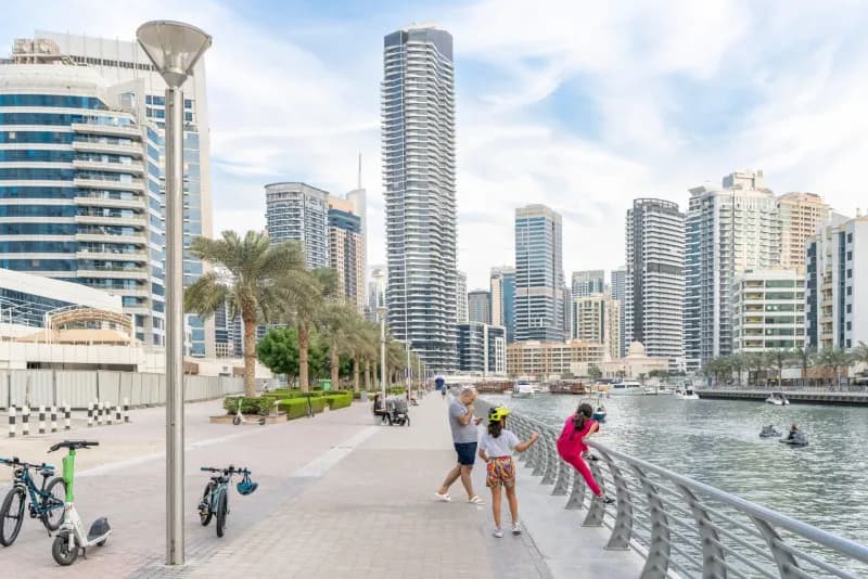 Dubai Marina promenade and skyline. Photo: Hugo Sykes, Pexels